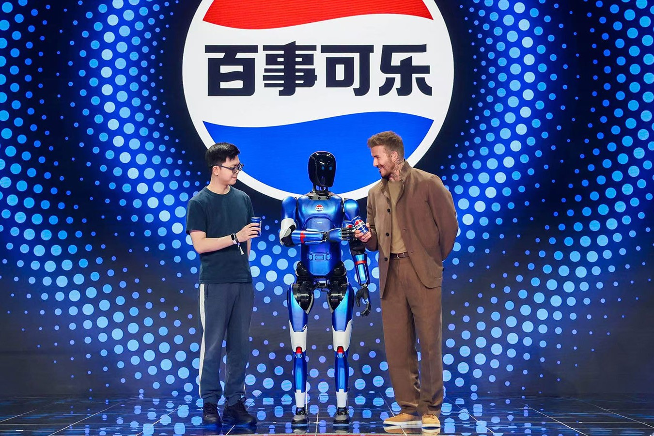 350vip浦京集团机器人携手百事中国共创“百事蓝宝” 共燃渴望新章